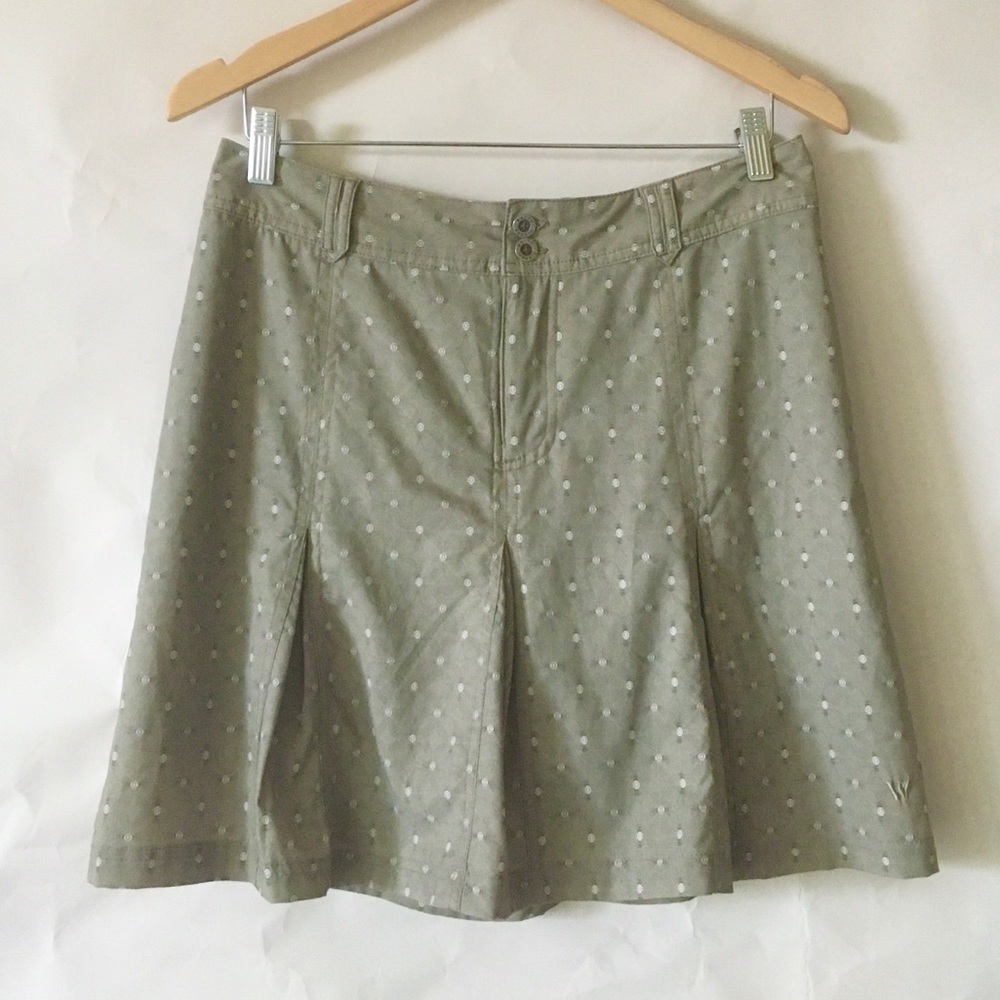 White Sierra // Active Hiking Pleated Skort 8 EUC